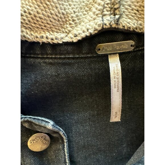 Free People Denim Jacket W/Knit Sleeves & Hood Distressed Cropped Design Size S - Picture 3 of 6